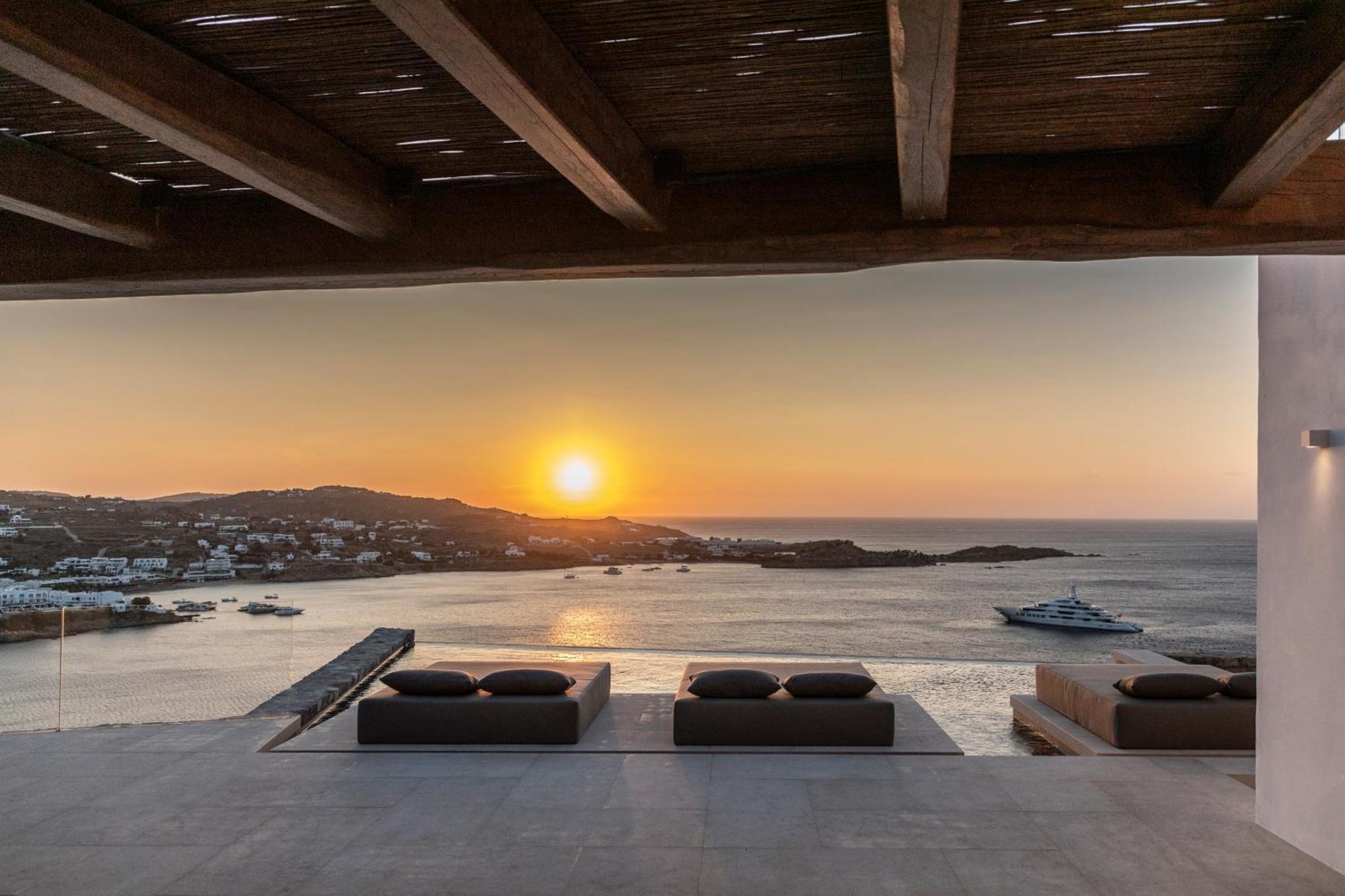 The Skyvilla Mykonos - A Landmark Property With Breathtaking Views Of The Psarou Bay Mykonos Town 外观 照片