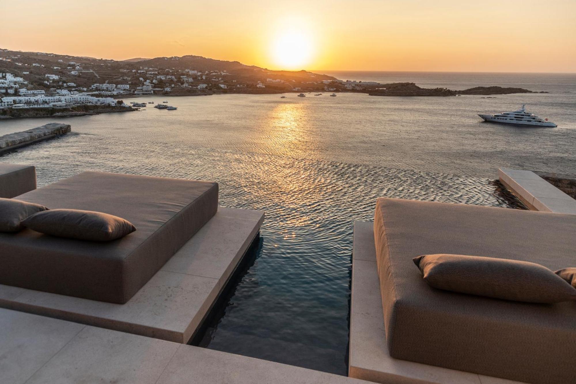 The Skyvilla Mykonos - A Landmark Property With Breathtaking Views Of The Psarou Bay Mykonos Town 外观 照片